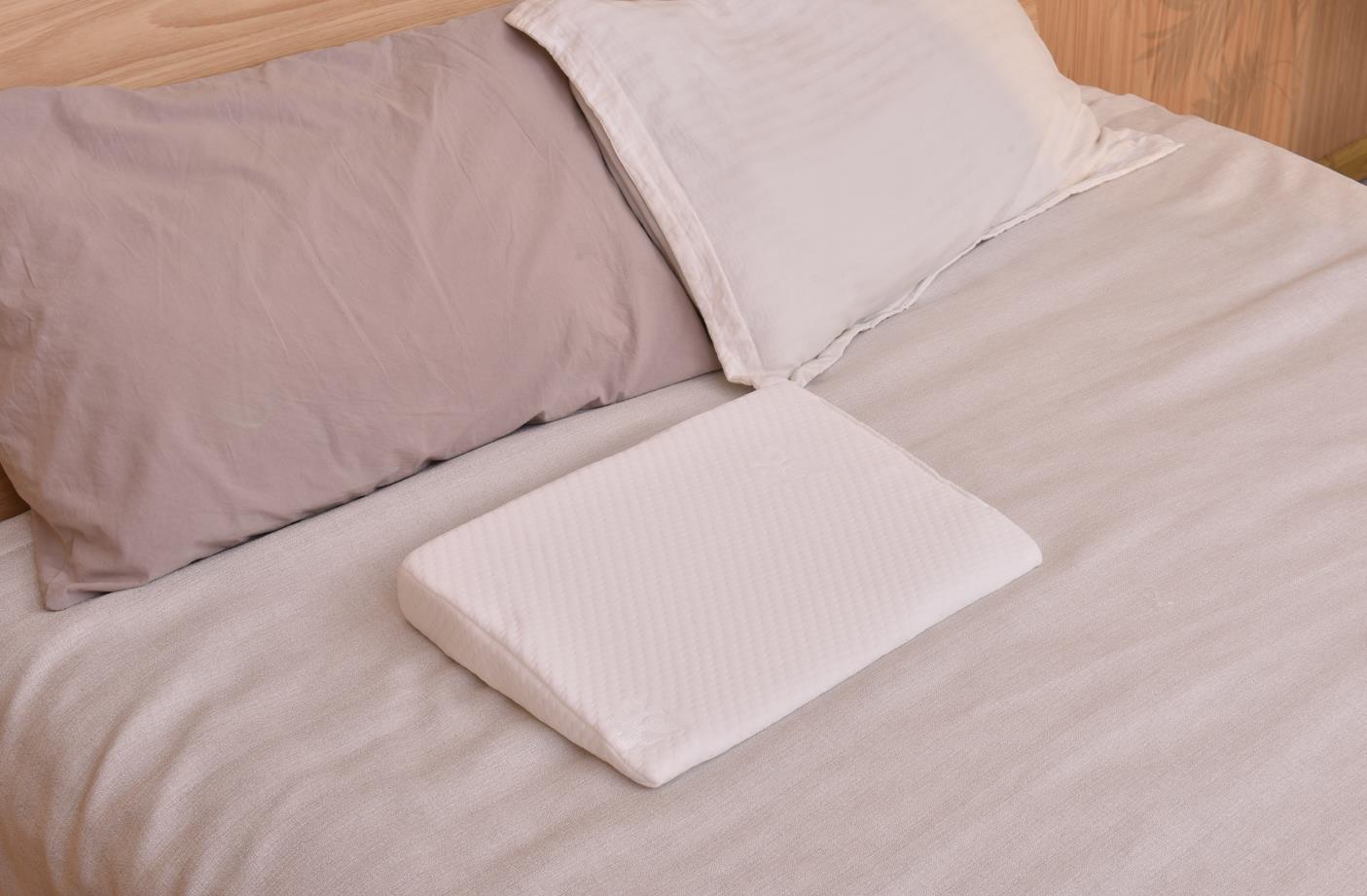 Nuvino DreamSlope™ – Atmungsaktives Memory-Kissen